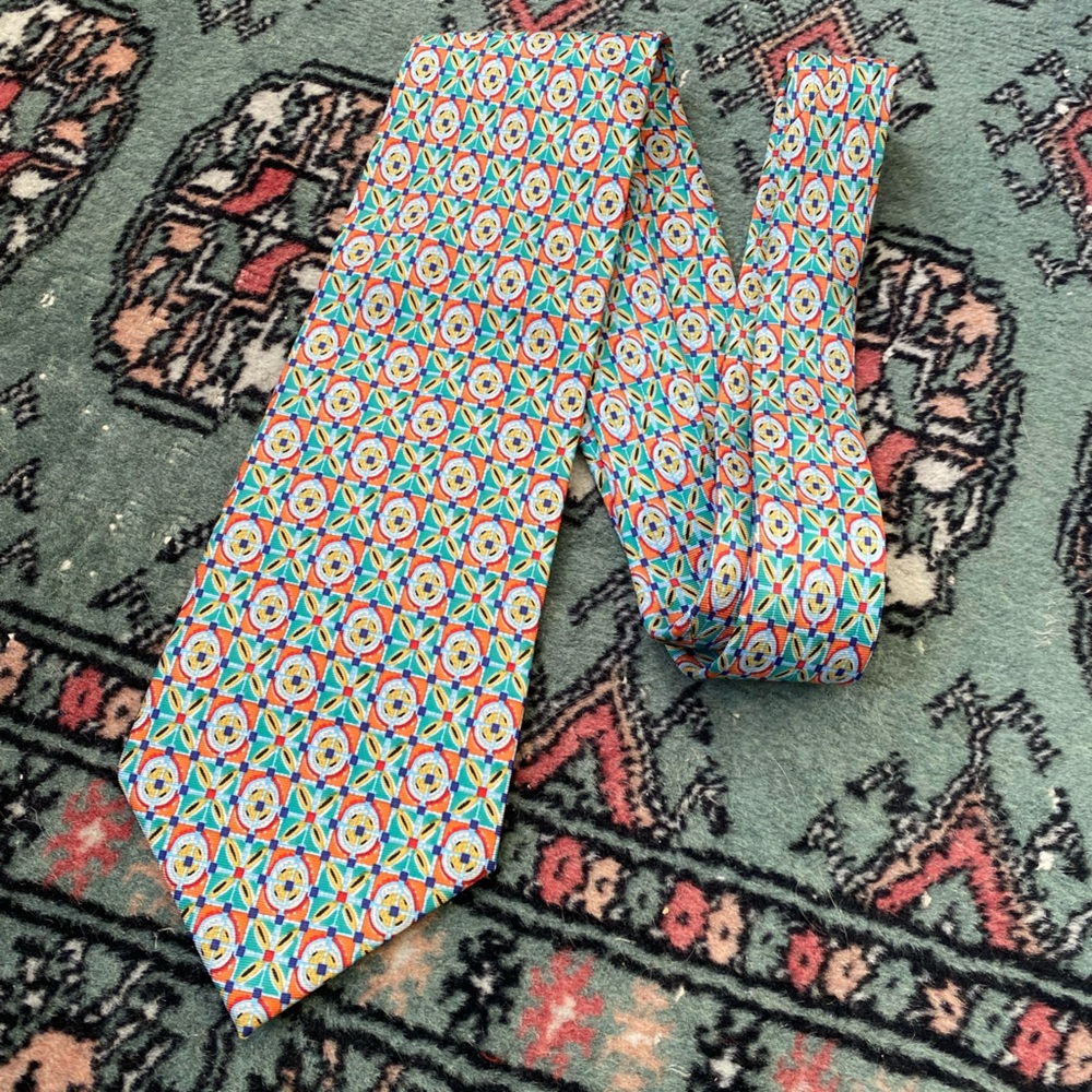 Handmade luxe 100% silk necktie geometric print